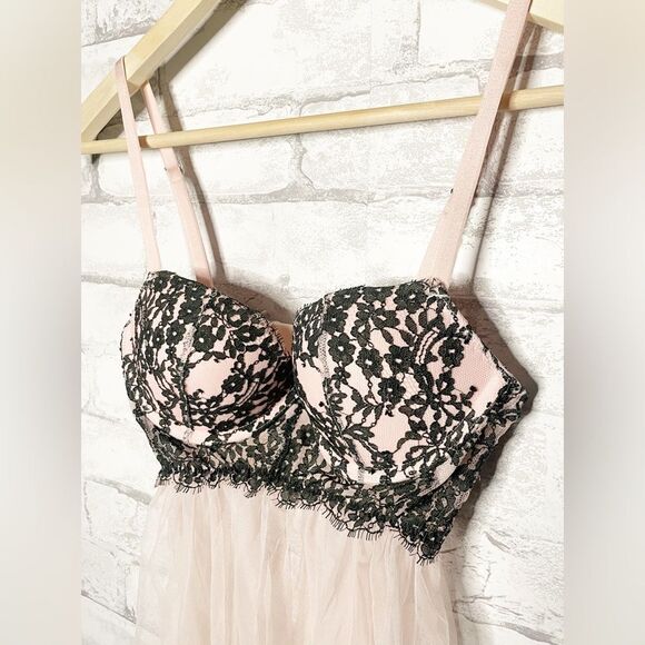 Victoria’s Secret Lingerie Lace Pink and Black Bra with Flowy Mesh Detailing - Picture 3 of 8